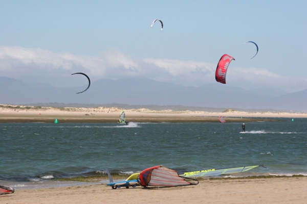 windsurfers-at-sandy-point035B3AFE-3624-7382-64DA-10D2BE5E48F6.jpg